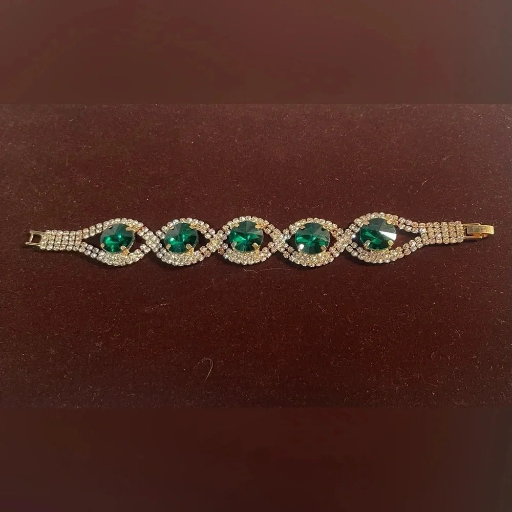 Macys SOHI
Women's Green Embellished Twist Bracelet